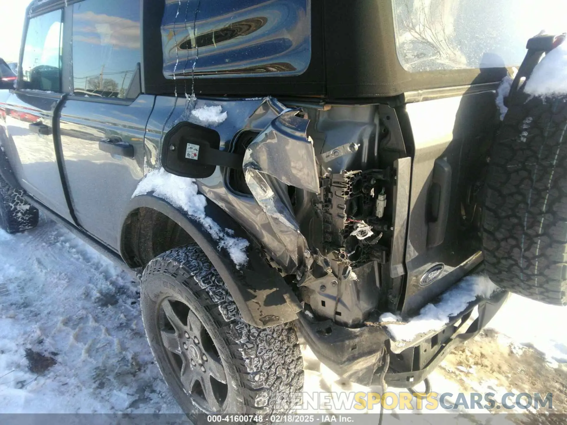 6 Photograph of a damaged car 1FMDE5BH4NLA84313 FORD BRONCO 2022