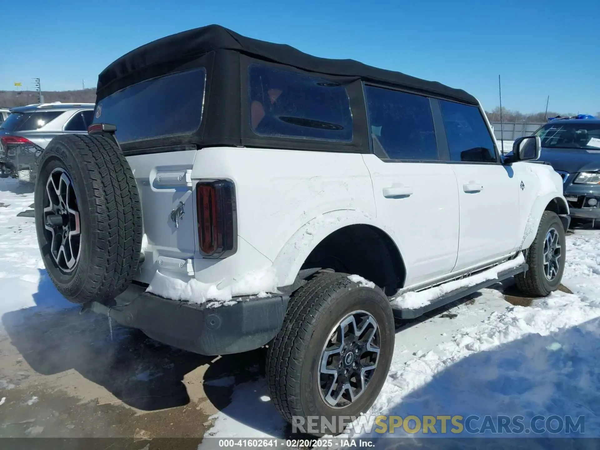 4 Photograph of a damaged car 1FMDE5BH4NLA99085 FORD BRONCO 2022