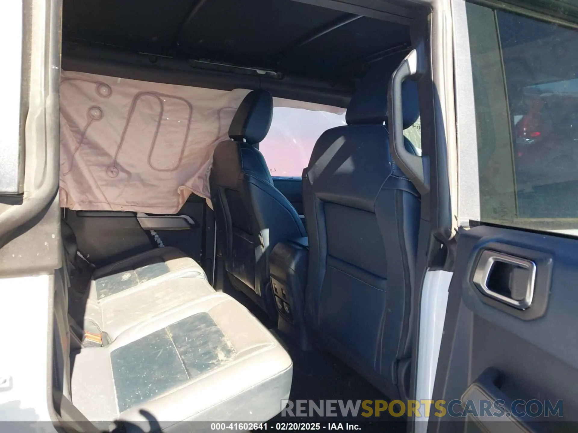 8 Photograph of a damaged car 1FMDE5BH4NLA99085 FORD BRONCO 2022
