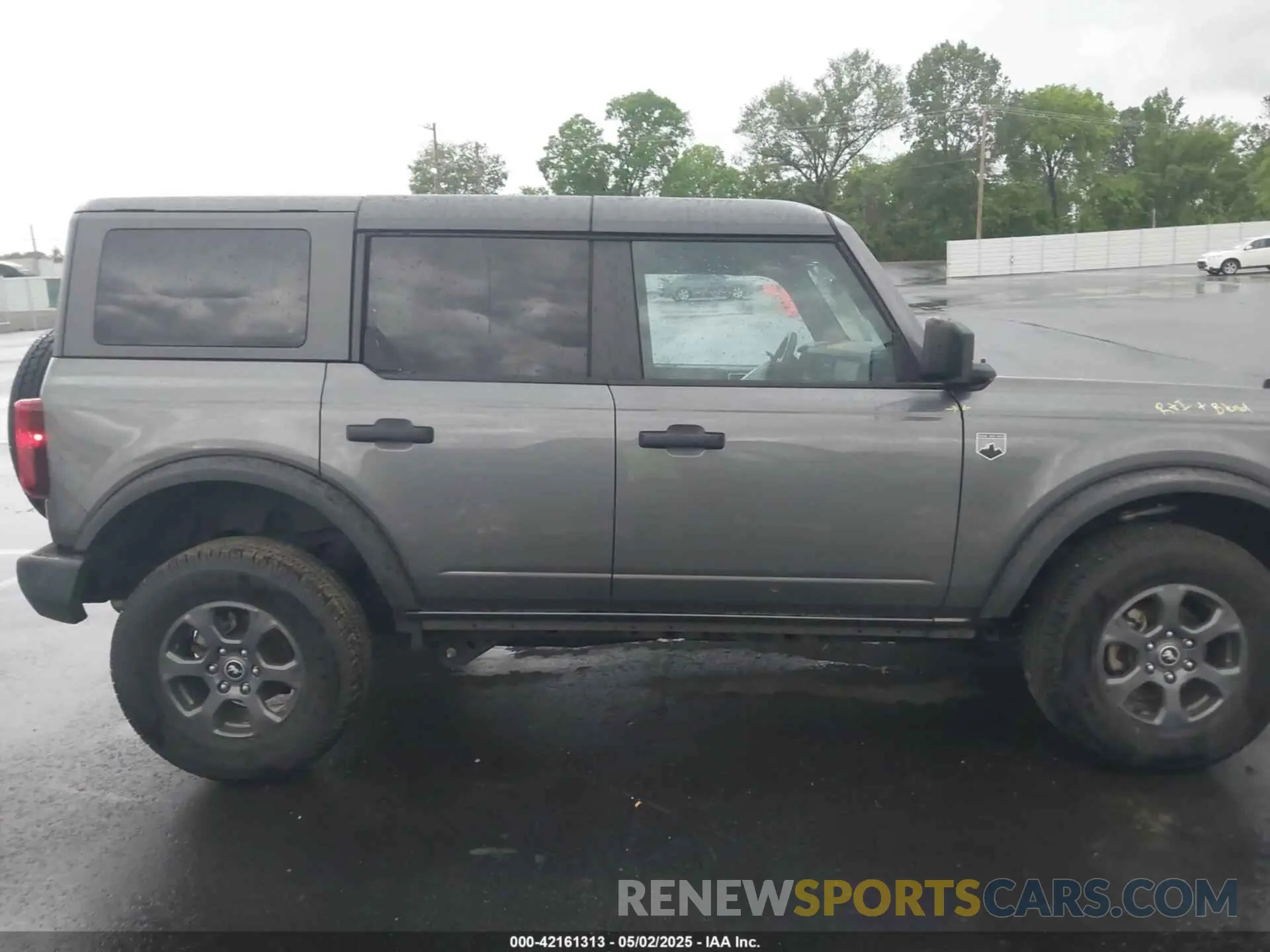 14 Photograph of a damaged car 1FMDE5BH5NLB12538 FORD BRONCO 2022