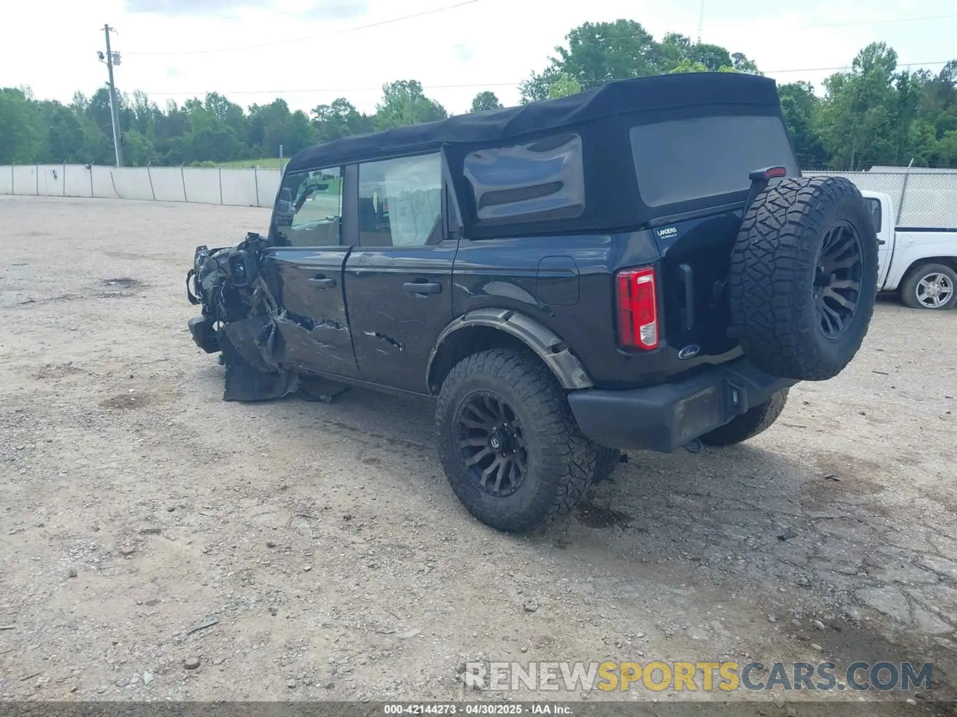 3 Photograph of a damaged car 1FMDE5BH6NLA86581 FORD BRONCO 2022