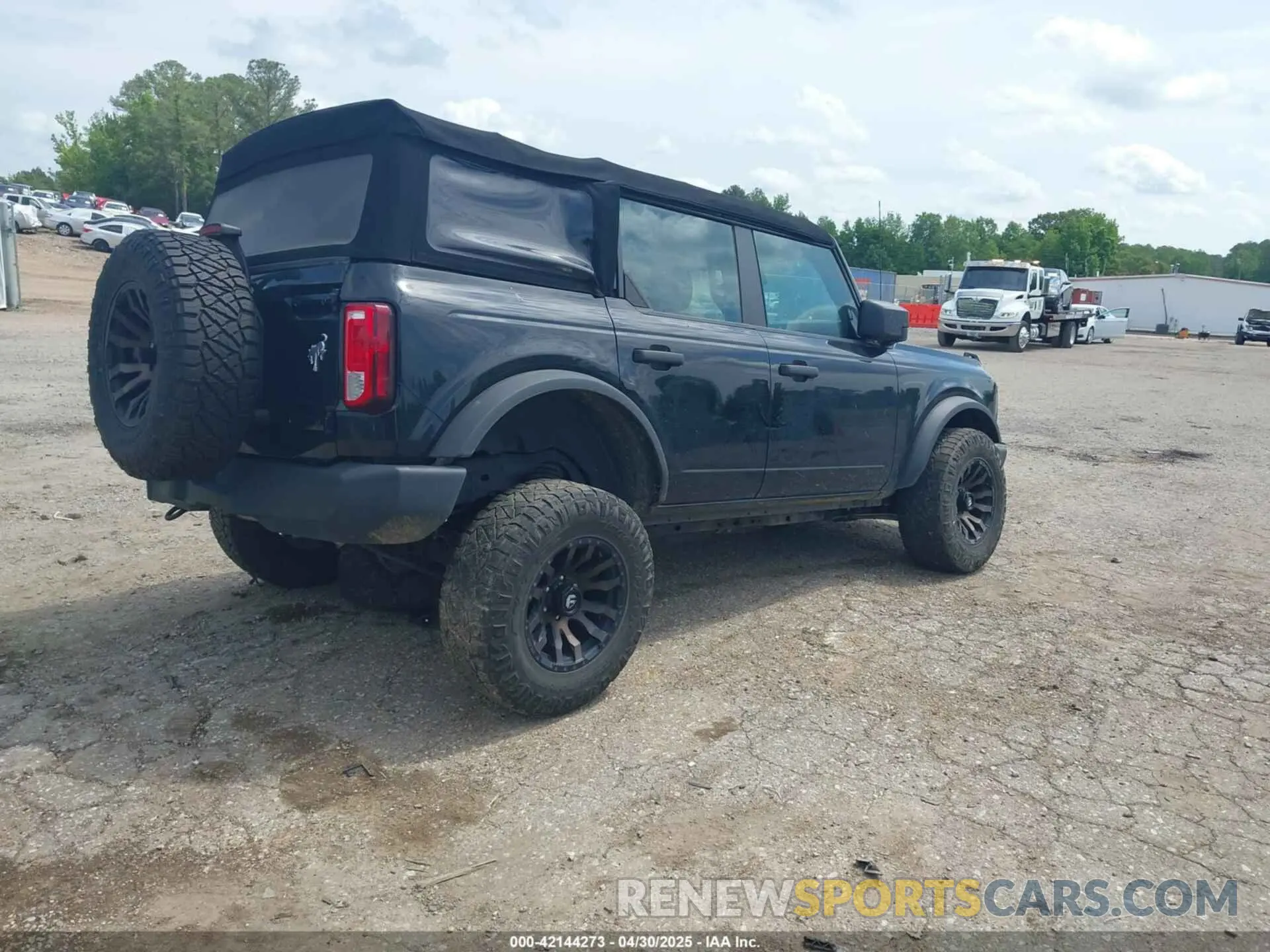 4 Photograph of a damaged car 1FMDE5BH6NLA86581 FORD BRONCO 2022