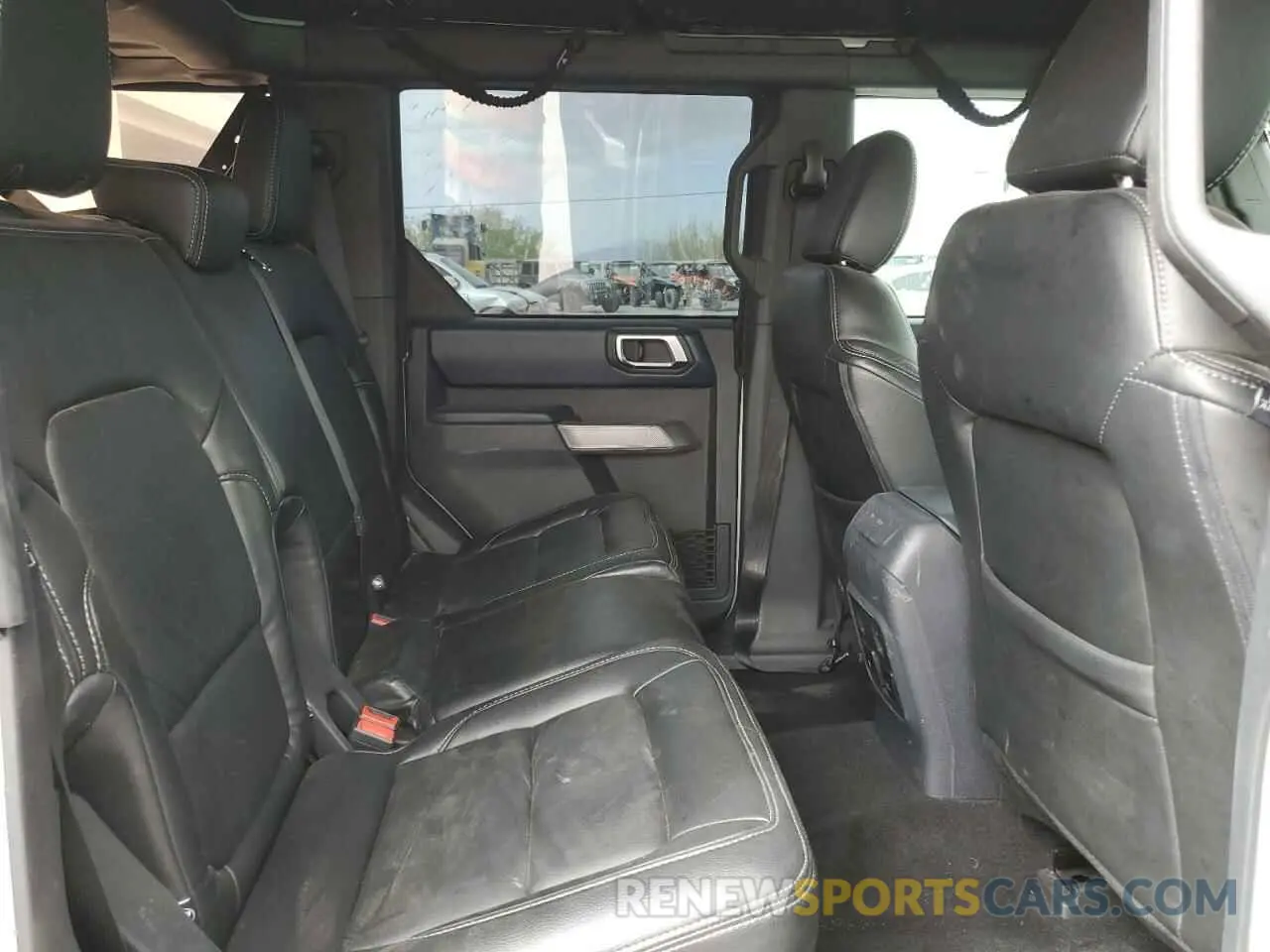 11 Photograph of a damaged car 1FMDE5BH6NLB10927 FORD BRONCO 2022