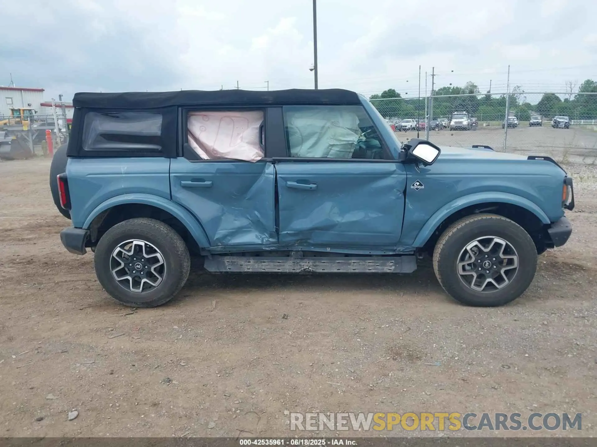 13 Photograph of a damaged car 1FMDE5BH6NLB76667 FORD BRONCO 2022