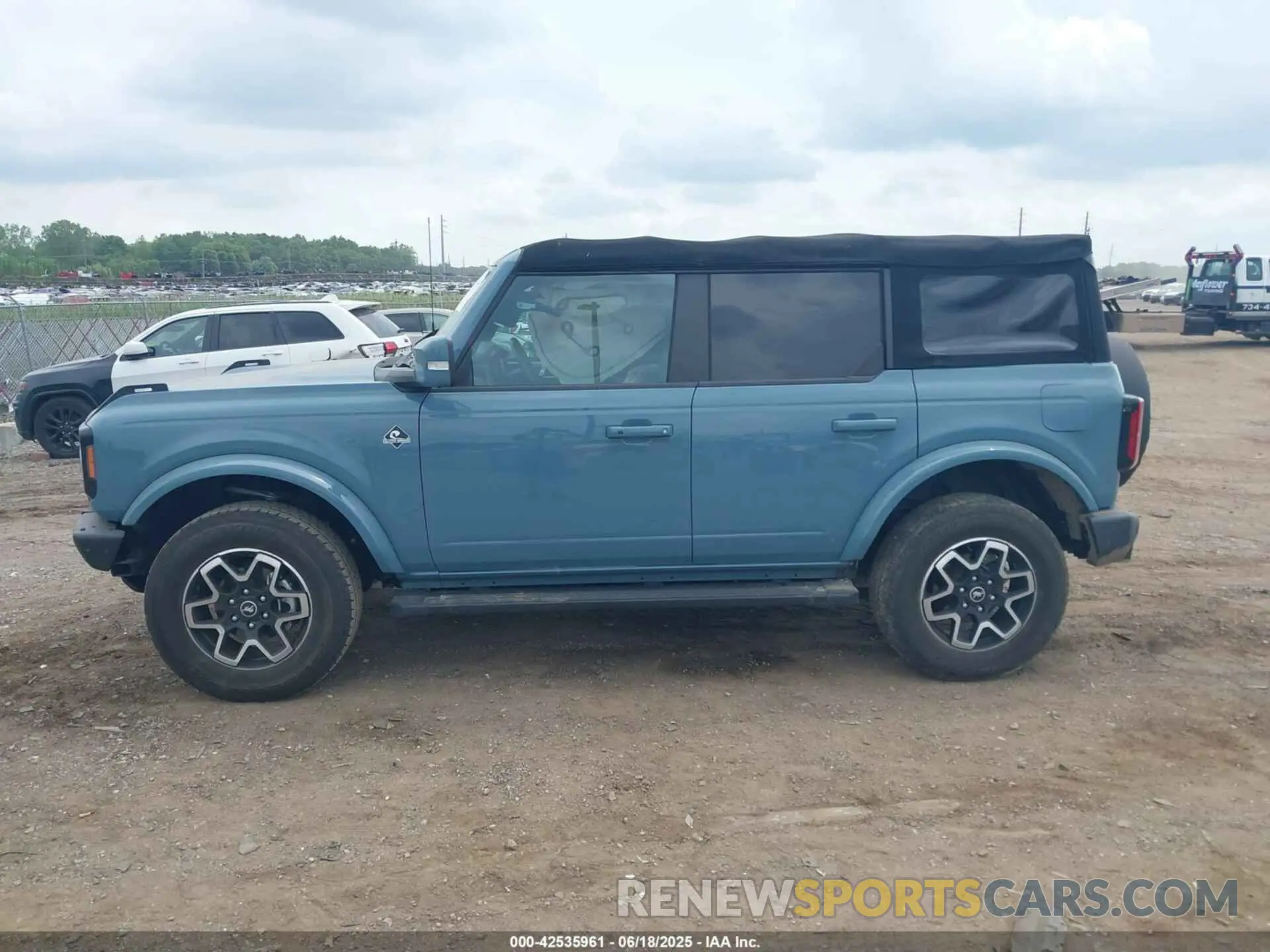 14 Photograph of a damaged car 1FMDE5BH6NLB76667 FORD BRONCO 2022