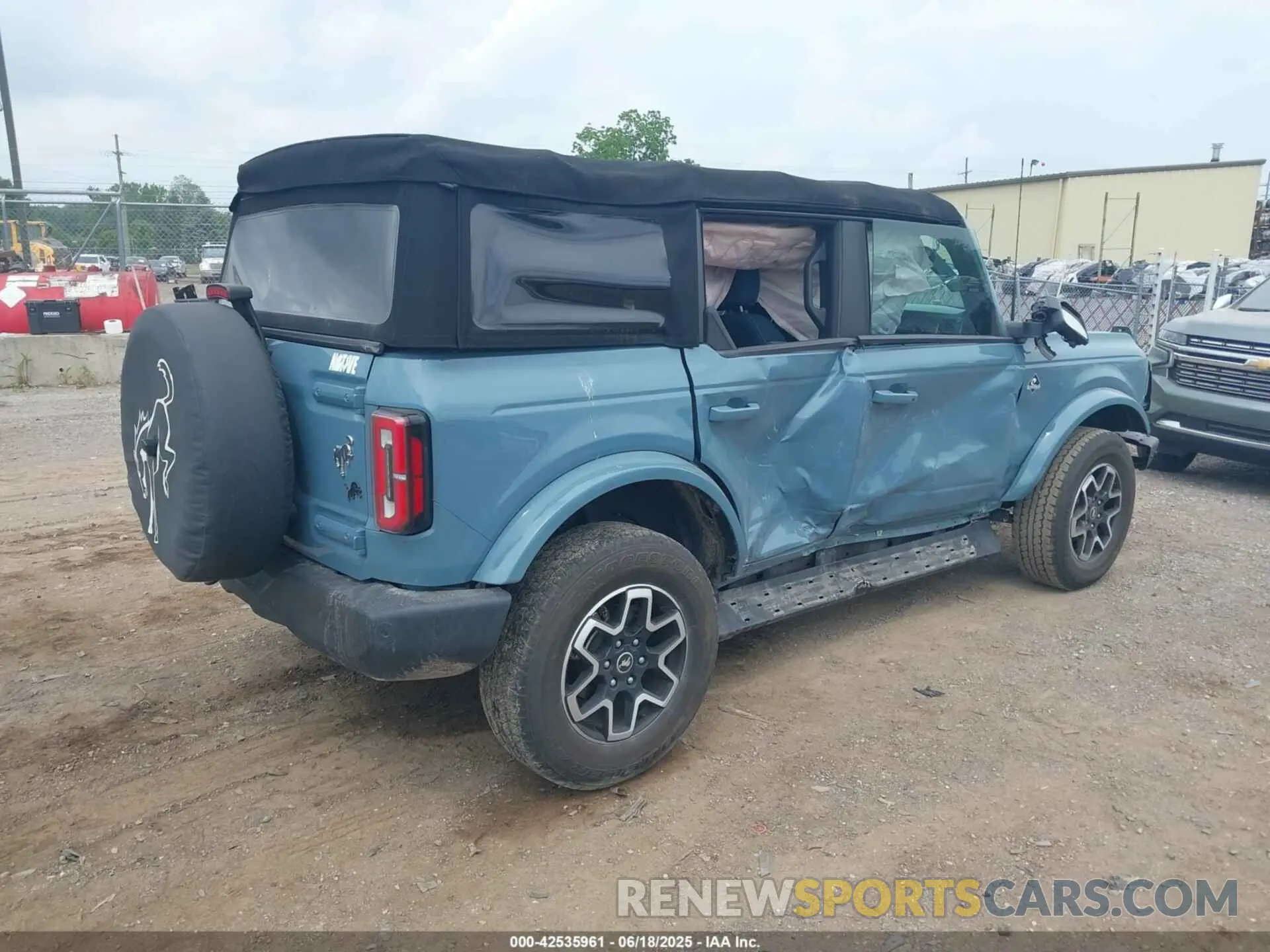 4 Photograph of a damaged car 1FMDE5BH6NLB76667 FORD BRONCO 2022