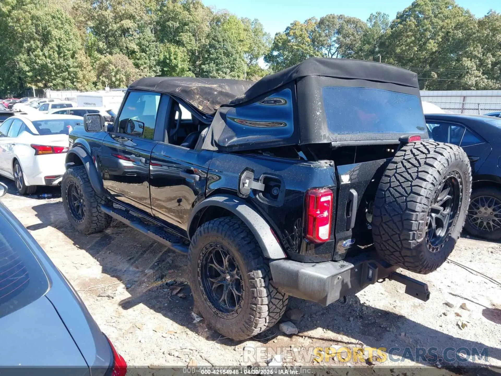 3 Photograph of a damaged car 1FMDE5BH7NLA85634 FORD BRONCO 2022
