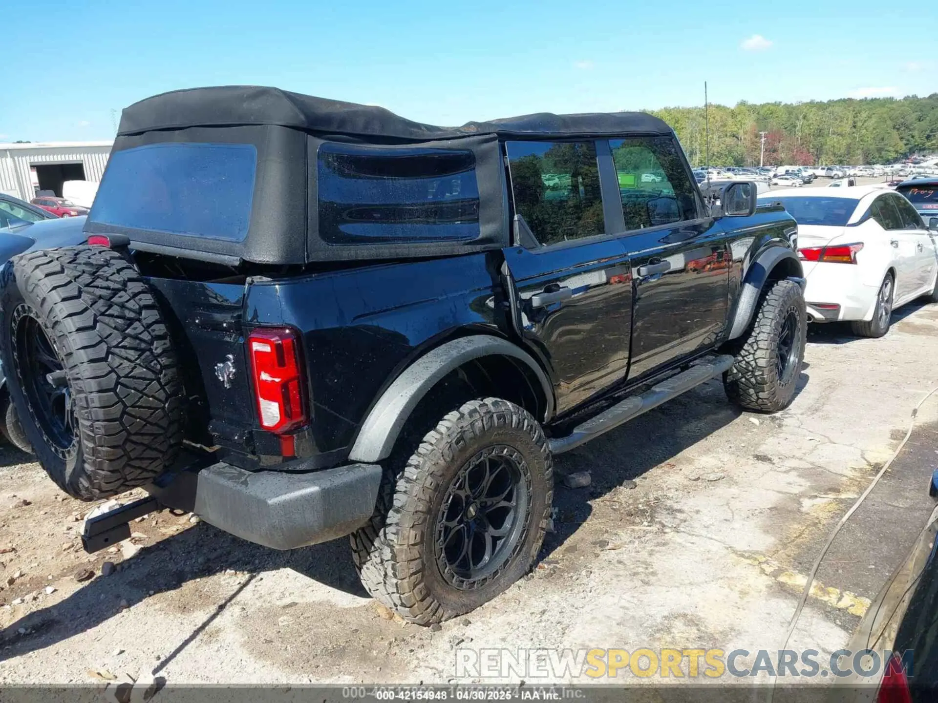 4 Photograph of a damaged car 1FMDE5BH7NLA85634 FORD BRONCO 2022