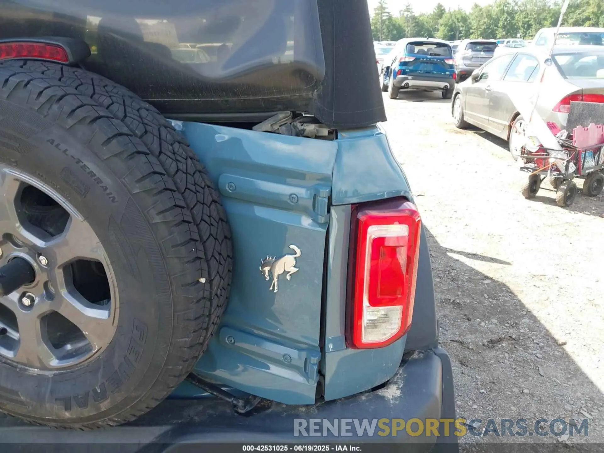 18 Photograph of a damaged car 1FMDE5BH9NLA86879 FORD BRONCO 2022