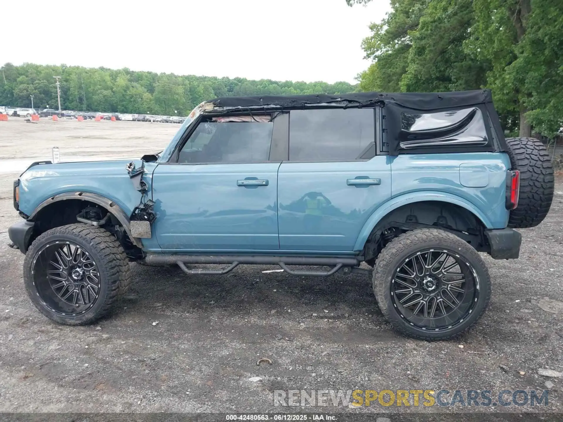 13 Photograph of a damaged car 1FMDE5BH9NLB11487 FORD BRONCO 2022