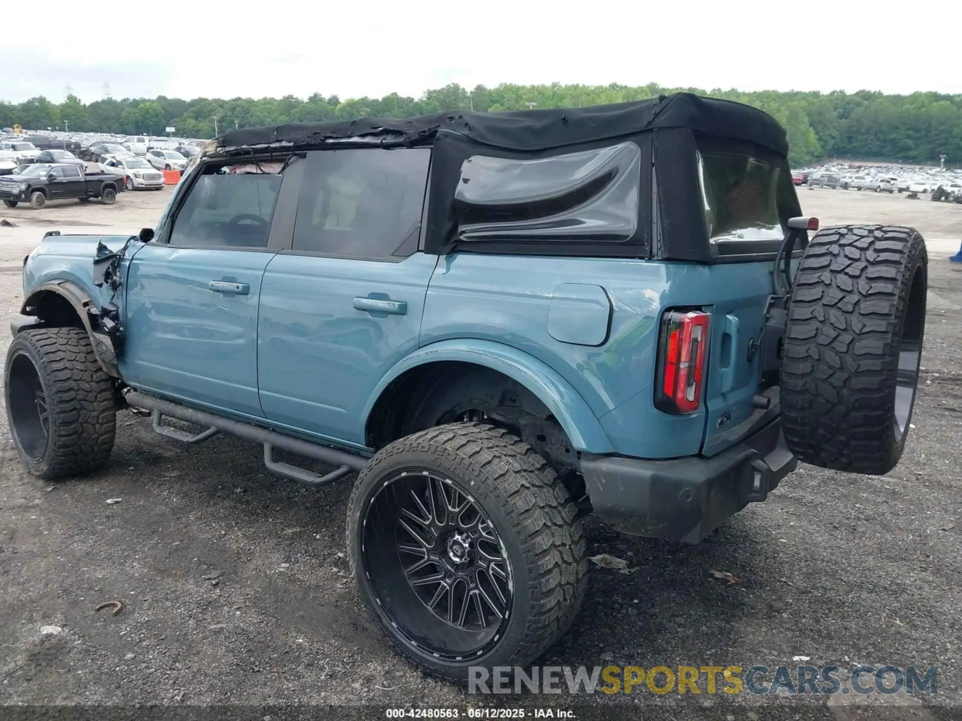 3 Photograph of a damaged car 1FMDE5BH9NLB11487 FORD BRONCO 2022