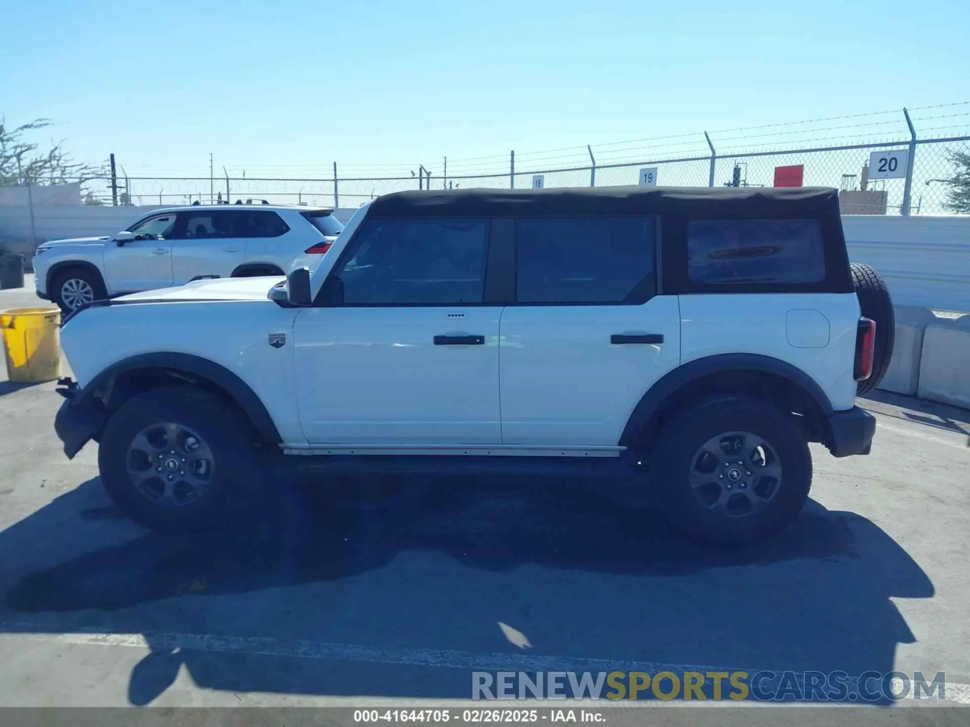 15 Photograph of a damaged car 1FMDE5BH9NLB39810 FORD BRONCO 2022