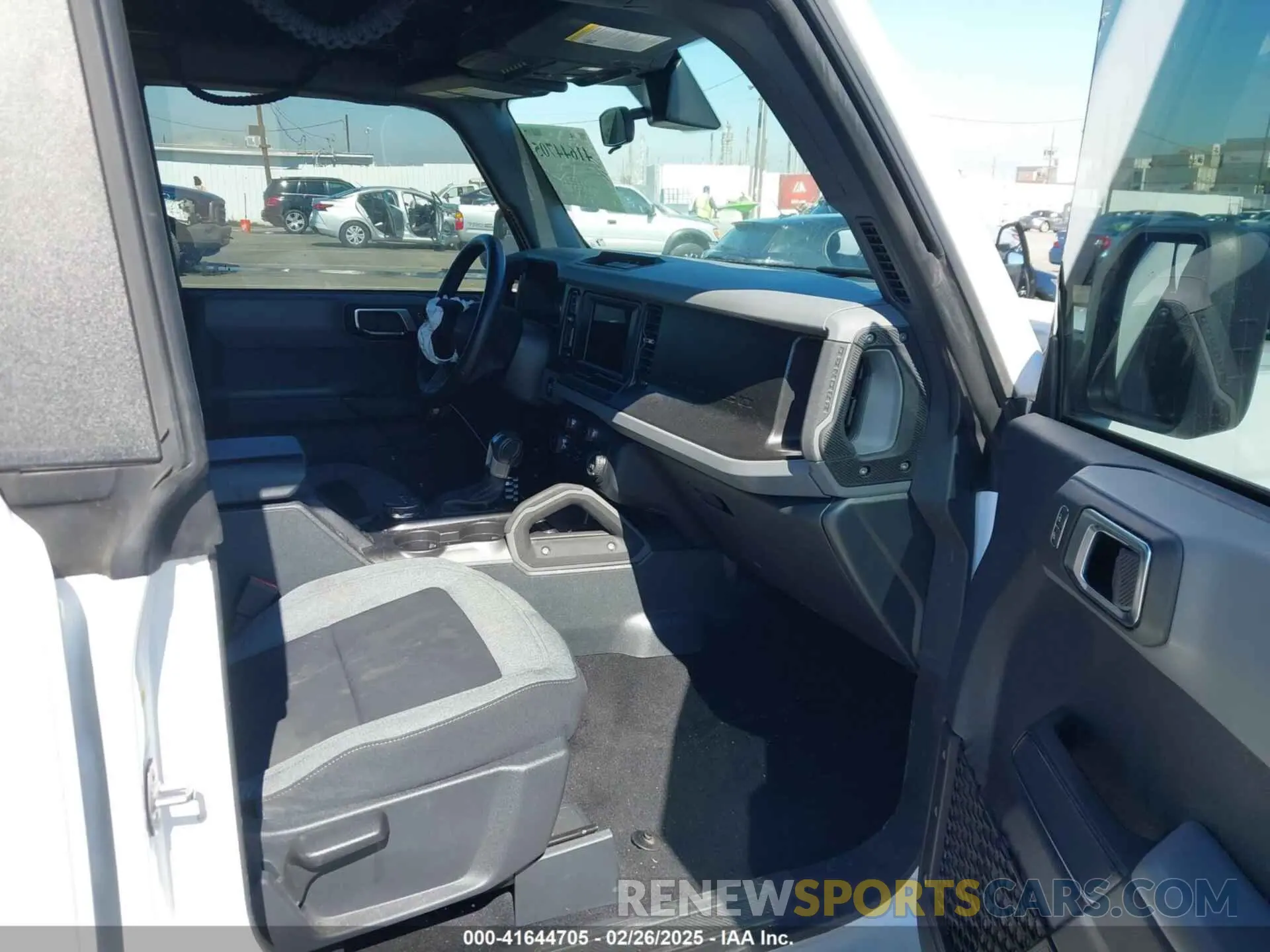 5 Photograph of a damaged car 1FMDE5BH9NLB39810 FORD BRONCO 2022