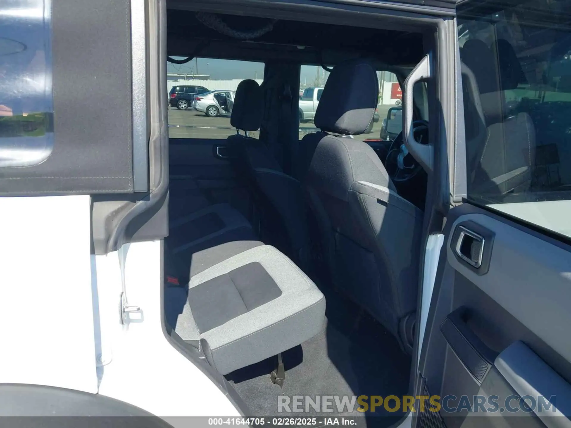 8 Photograph of a damaged car 1FMDE5BH9NLB39810 FORD BRONCO 2022