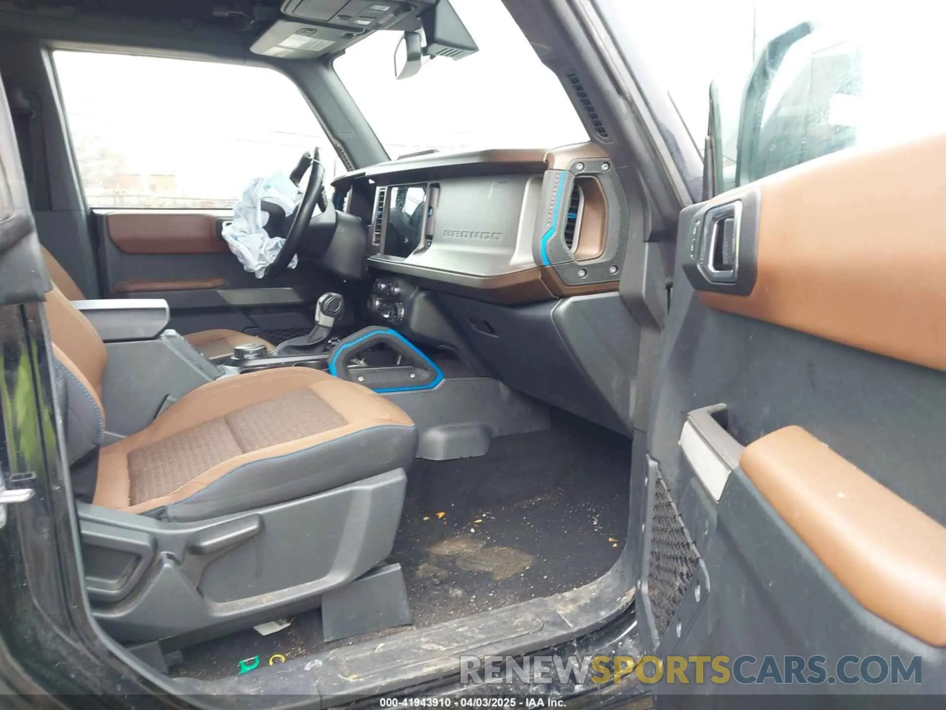 5 Photograph of a damaged car 1FMDE5BH9NLB84598 FORD BRONCO 2022