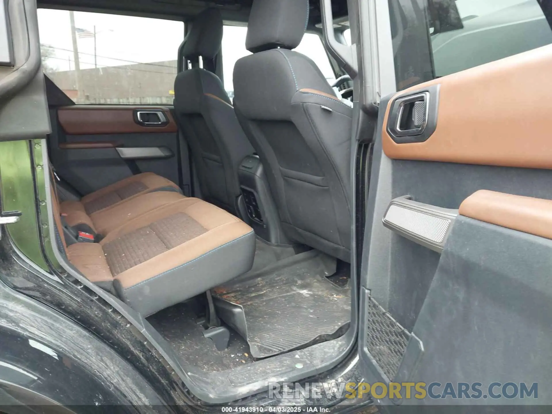 8 Photograph of a damaged car 1FMDE5BH9NLB84598 FORD BRONCO 2022