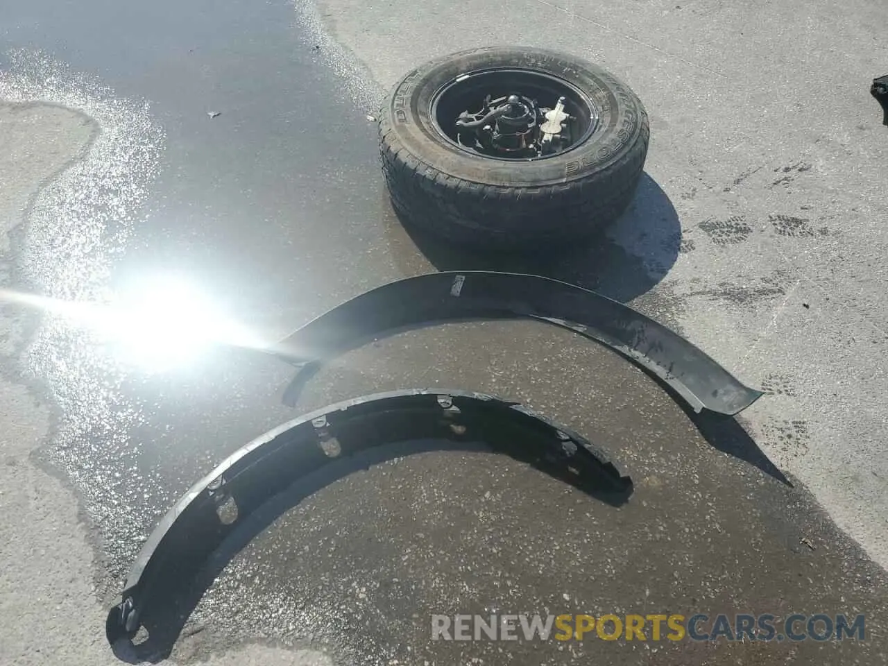 13 Photograph of a damaged car 1FMDE5BHXNLA88611 FORD BRONCO 2022