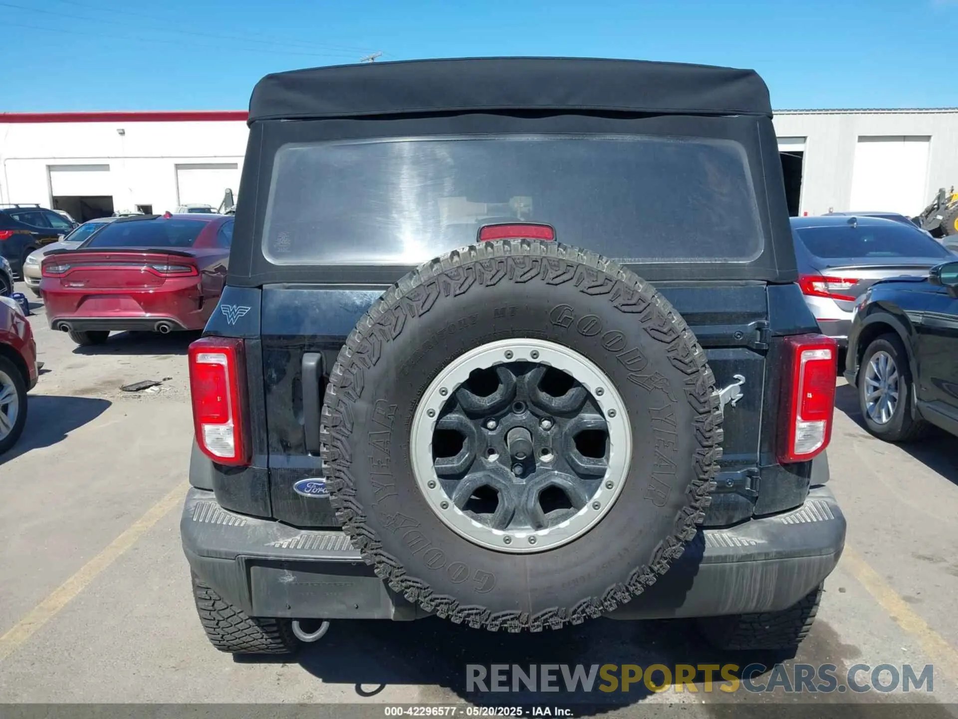 17 Photograph of a damaged car 1FMDE5BHXNLB01020 FORD BRONCO 2022
