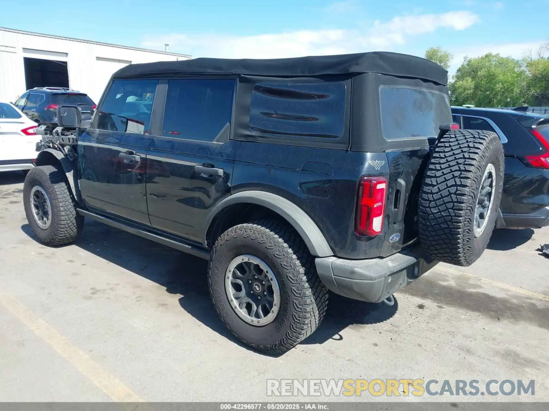 3 Photograph of a damaged car 1FMDE5BHXNLB01020 FORD BRONCO 2022