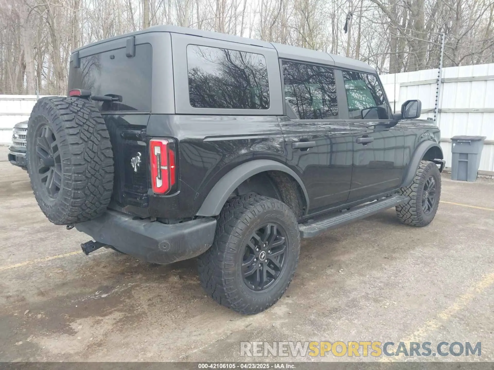 4 Photograph of a damaged car 1FMDE5BHXNLB17265 FORD BRONCO 2022