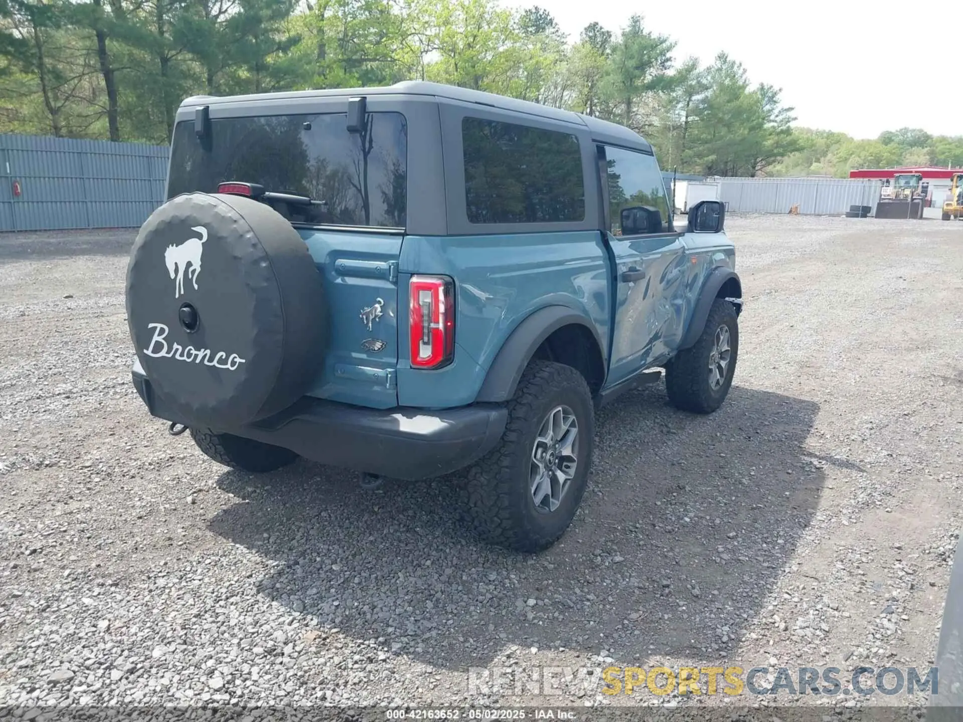 4 Photograph of a damaged car 1FMDE5CH4NLB02713 FORD BRONCO 2022