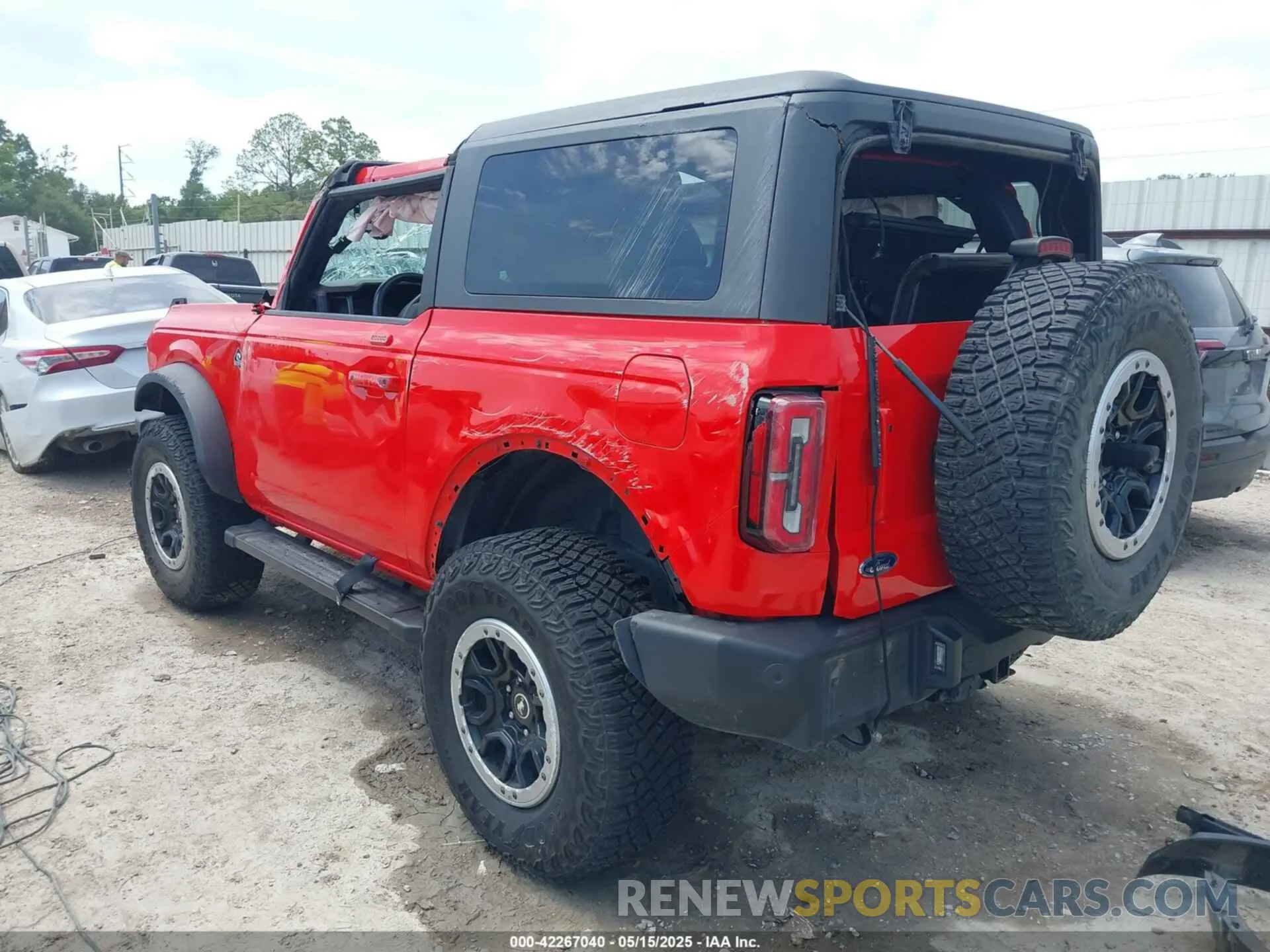 3 Photograph of a damaged car 1FMDE5CP1NLB84231 FORD BRONCO 2022