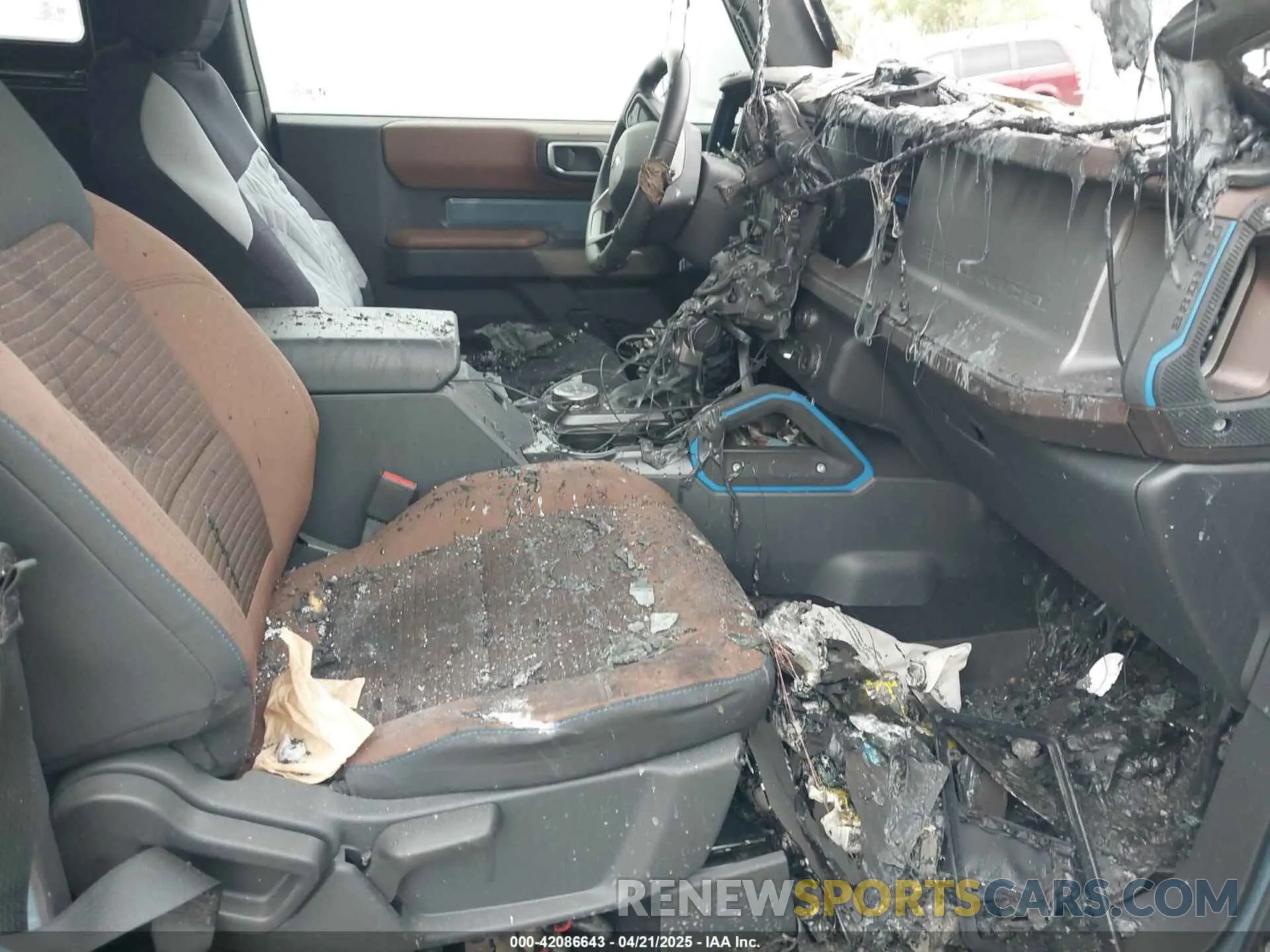 5 Photograph of a damaged car 1FMDE5CP4NLB66712 FORD BRONCO 2022