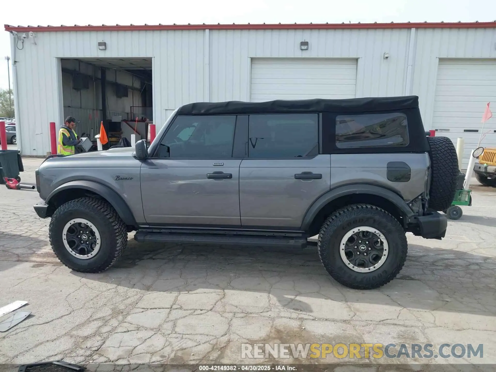 15 Photograph of a damaged car 1FMDE5DH1NLA75694 FORD BRONCO 2022