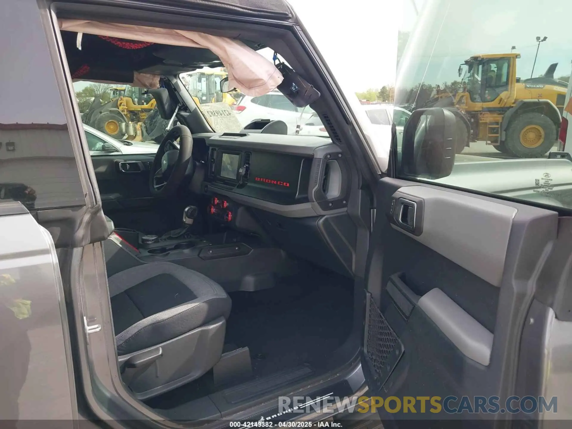 5 Photograph of a damaged car 1FMDE5DH1NLA75694 FORD BRONCO 2022