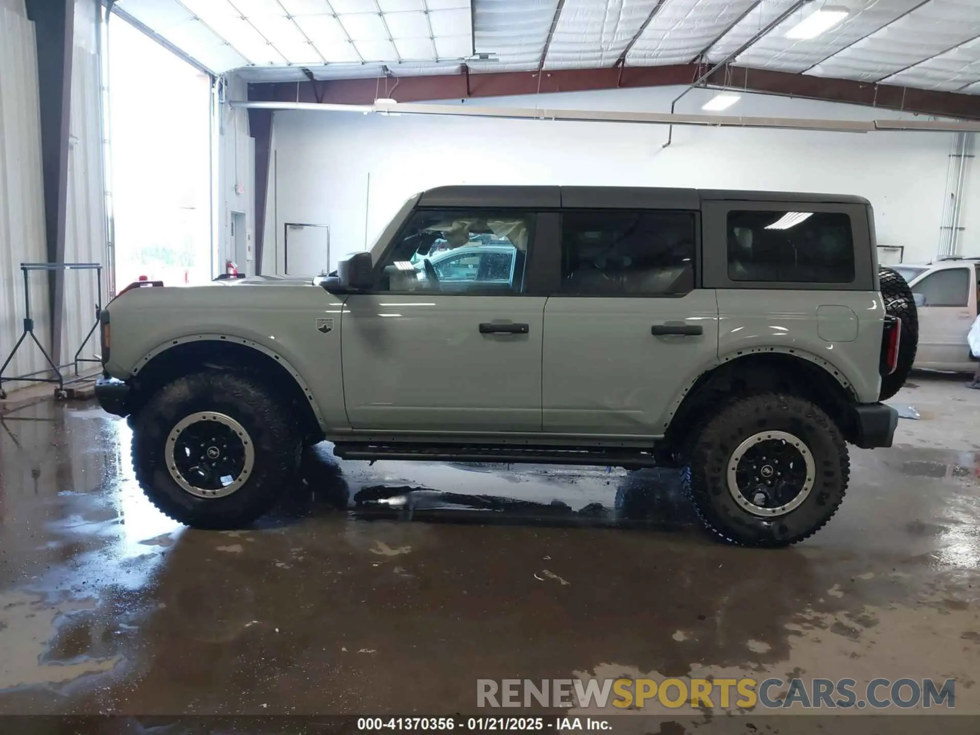 15 Photograph of a damaged car 1FMDE5DH1NLB65525 FORD BRONCO 2022