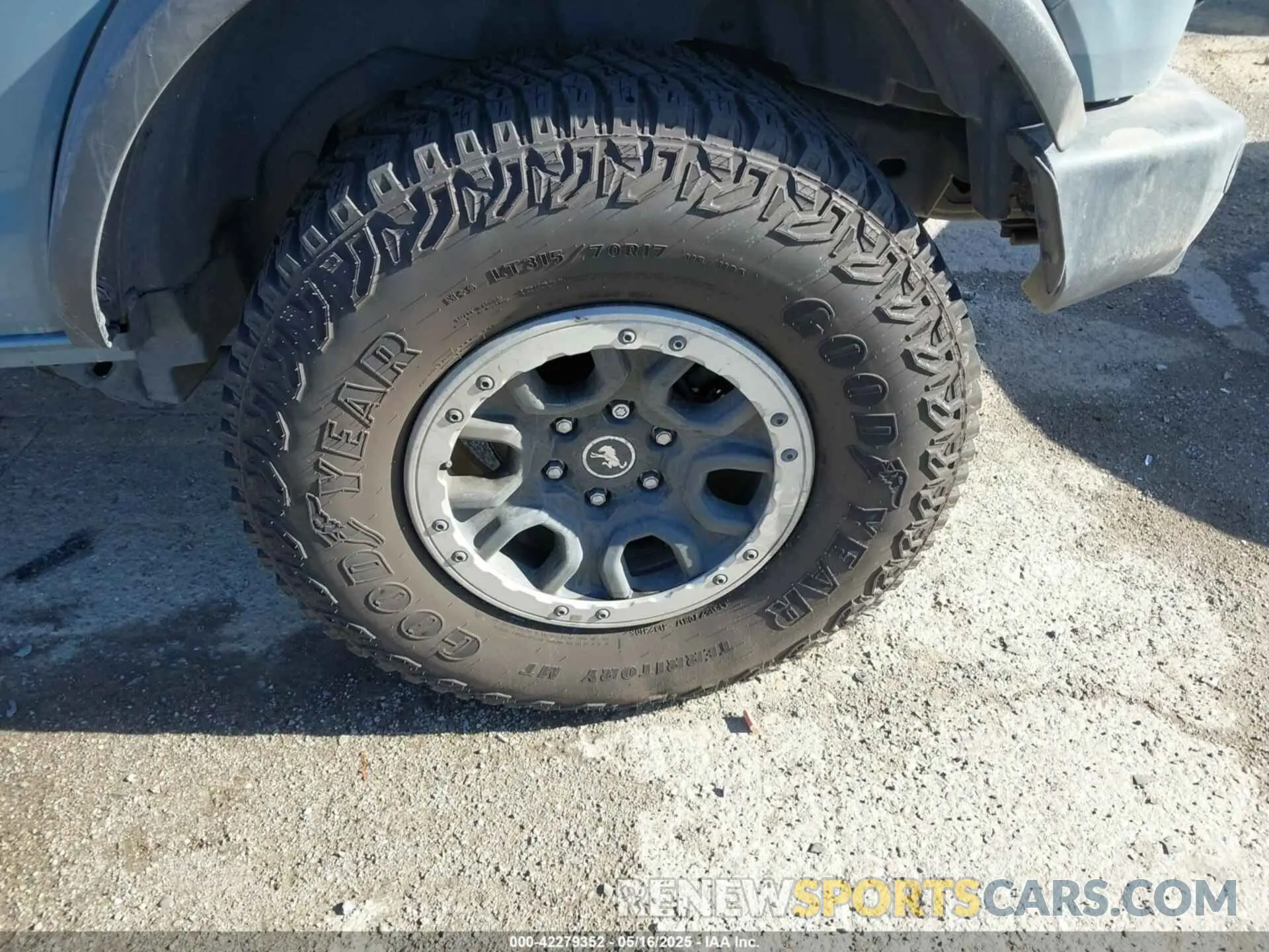 13 Photograph of a damaged car 1FMDE5DH4NLB82769 FORD BRONCO 2022