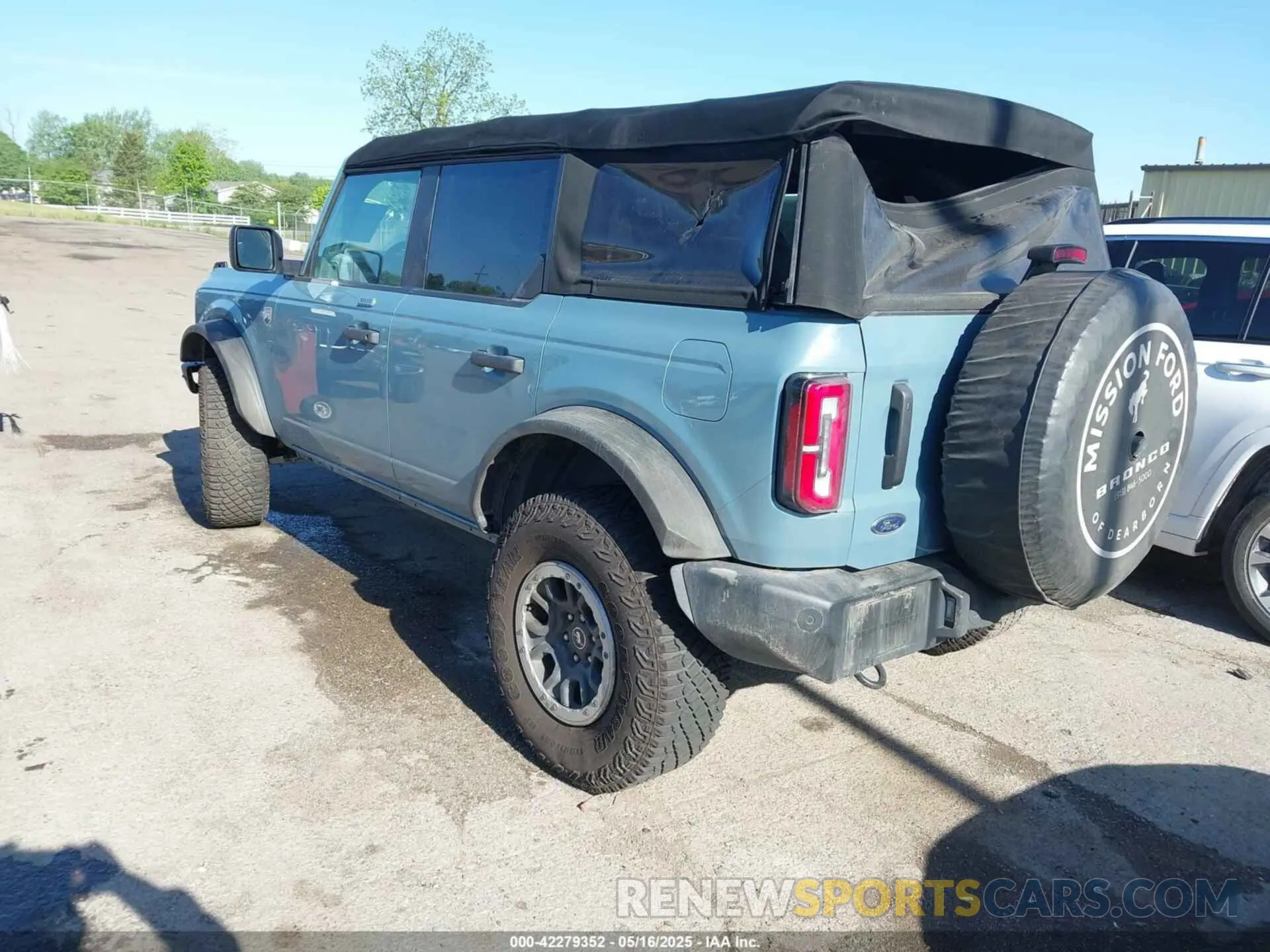 3 Photograph of a damaged car 1FMDE5DH4NLB82769 FORD BRONCO 2022