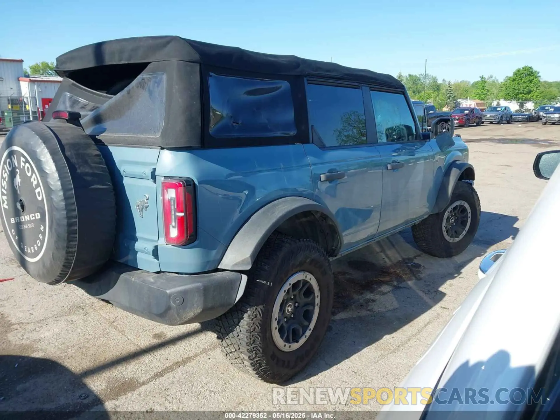 4 Photograph of a damaged car 1FMDE5DH4NLB82769 FORD BRONCO 2022