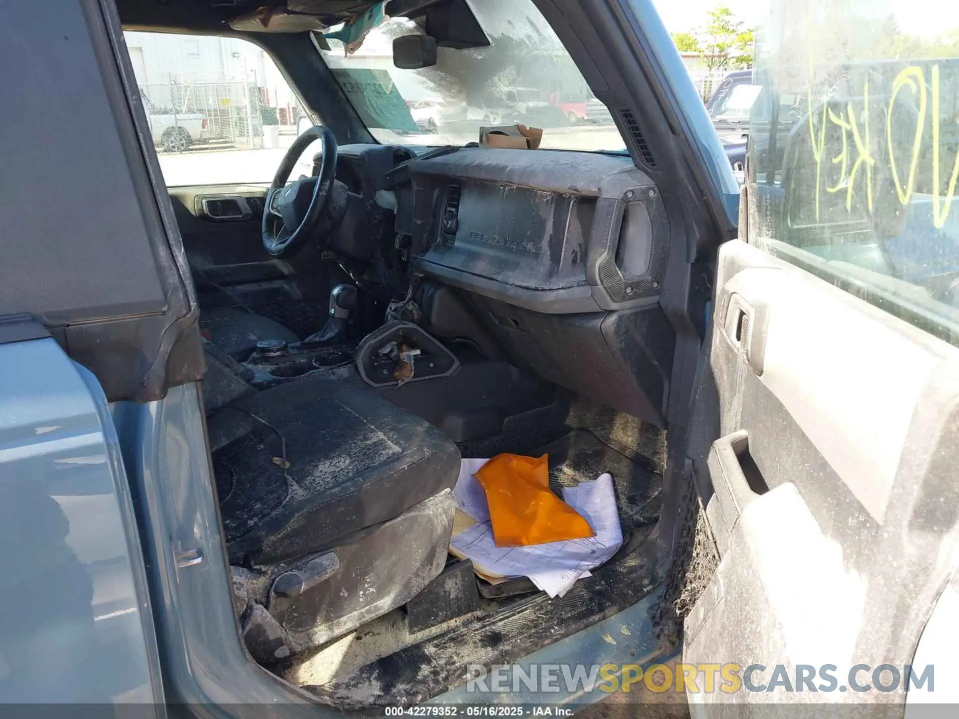 5 Photograph of a damaged car 1FMDE5DH4NLB82769 FORD BRONCO 2022