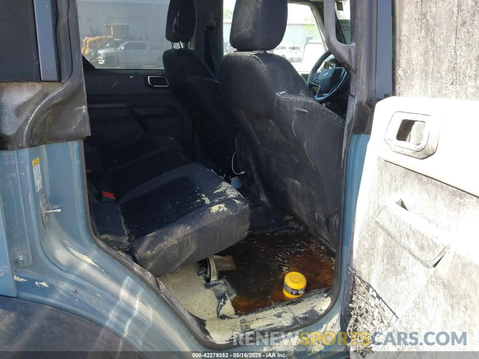 8 Photograph of a damaged car 1FMDE5DH4NLB82769 FORD BRONCO 2022