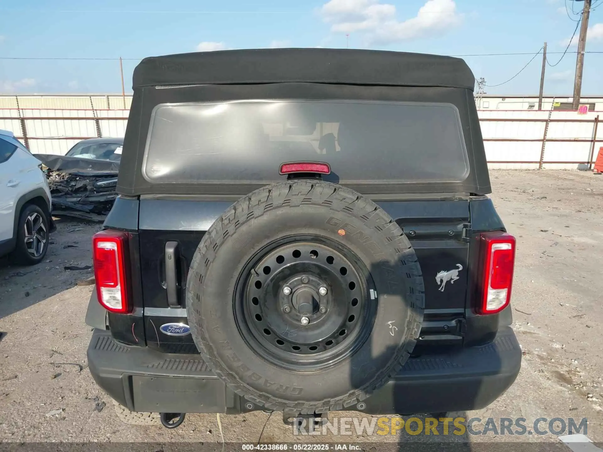16 Photograph of a damaged car 1FMEE5BP3NLA74562 FORD BRONCO 2022