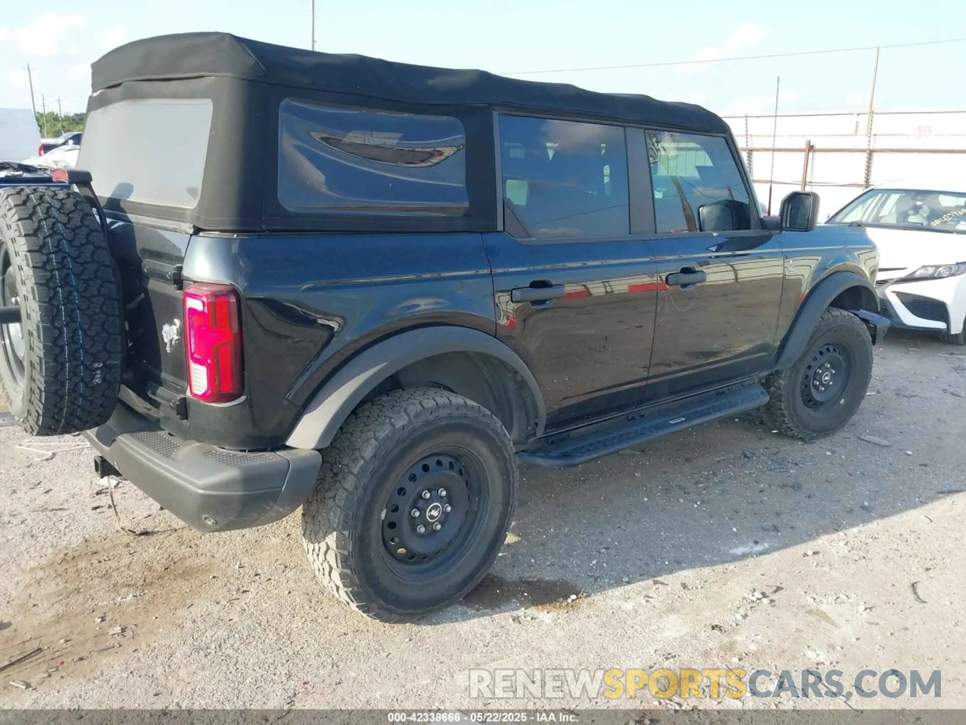 4 Photograph of a damaged car 1FMEE5BP3NLA74562 FORD BRONCO 2022