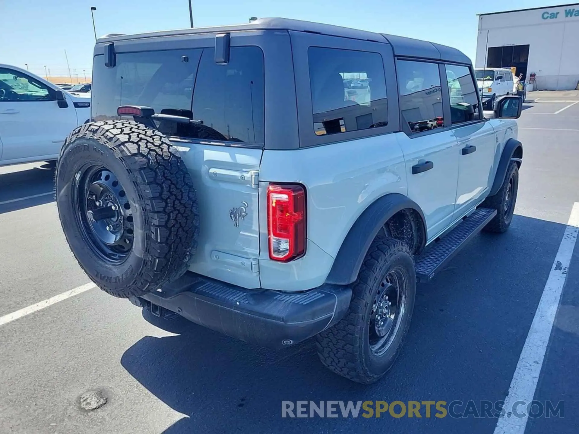 24 Photograph of a damaged car 1FMEE5BP4NLB55389 FORD BRONCO 2022