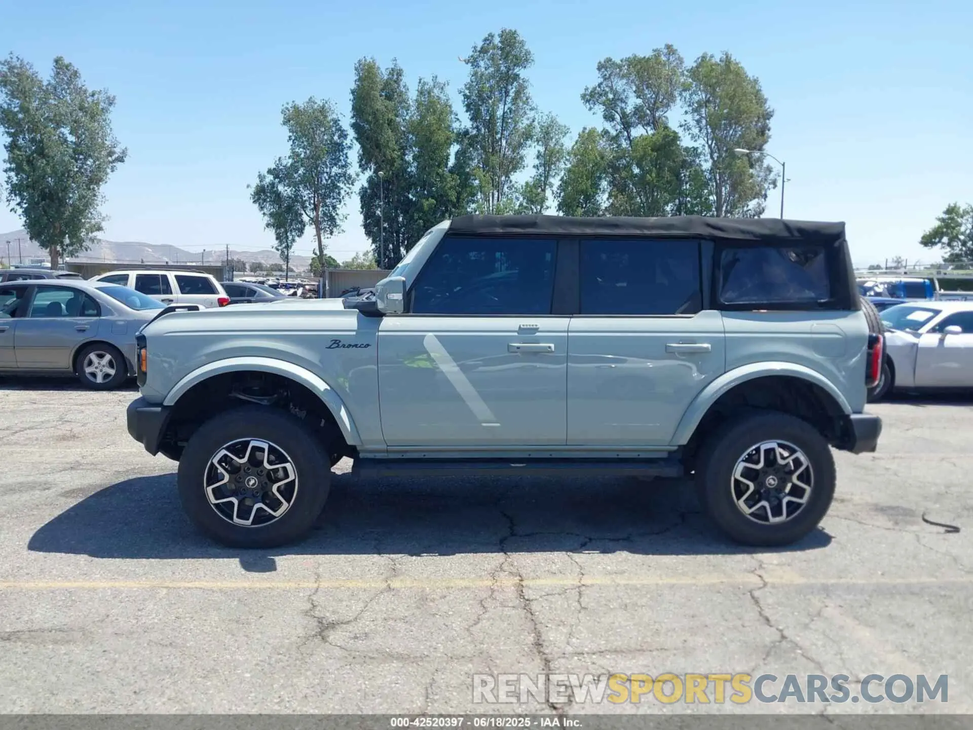 14 Photograph of a damaged car 1FMEE5BP8NLB91425 FORD BRONCO 2022