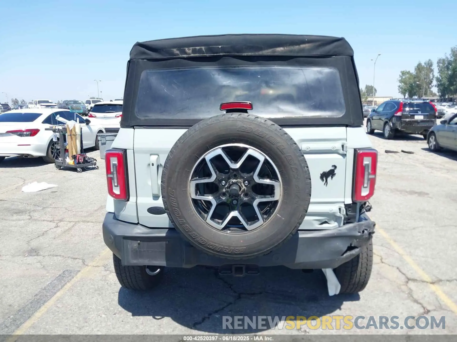 16 Photograph of a damaged car 1FMEE5BP8NLB91425 FORD BRONCO 2022