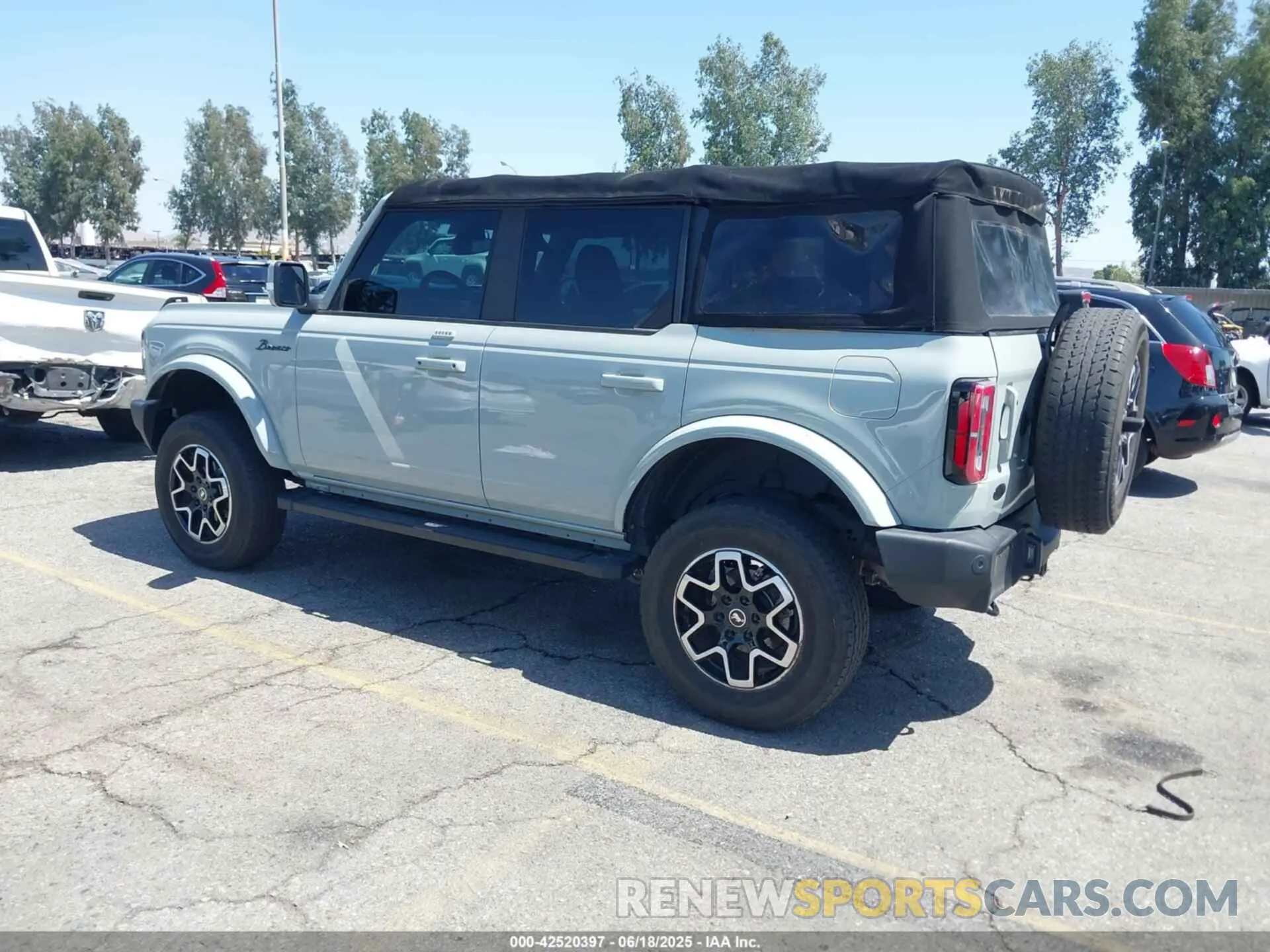 3 Photograph of a damaged car 1FMEE5BP8NLB91425 FORD BRONCO 2022