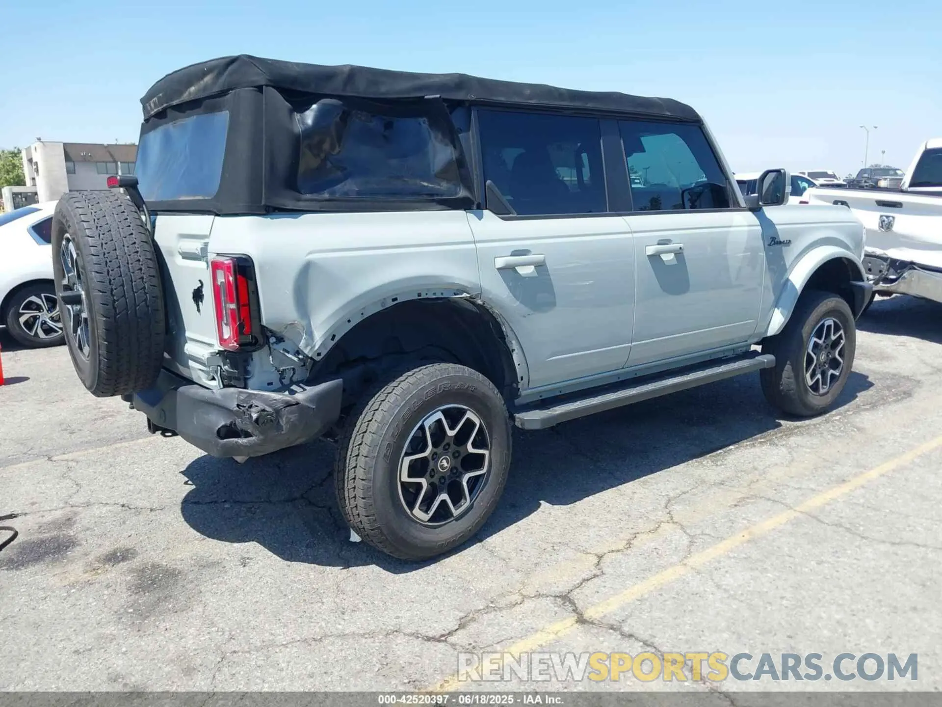 4 Photograph of a damaged car 1FMEE5BP8NLB91425 FORD BRONCO 2022