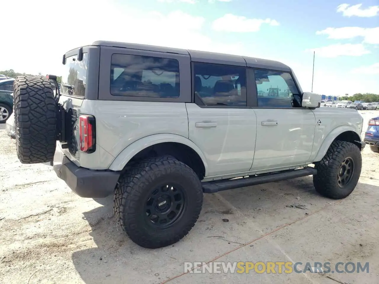 3 Photograph of a damaged car 1FMEE5BP9NLB91319 FORD BRONCO 2022