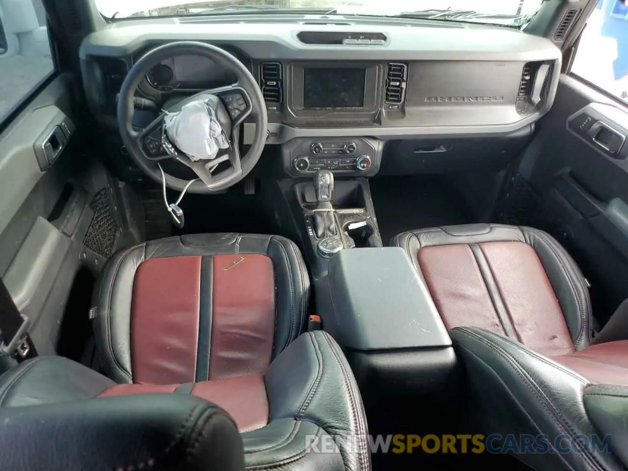 8 Photograph of a damaged car 1FMEE5BPXNLB59480 FORD BRONCO 2022