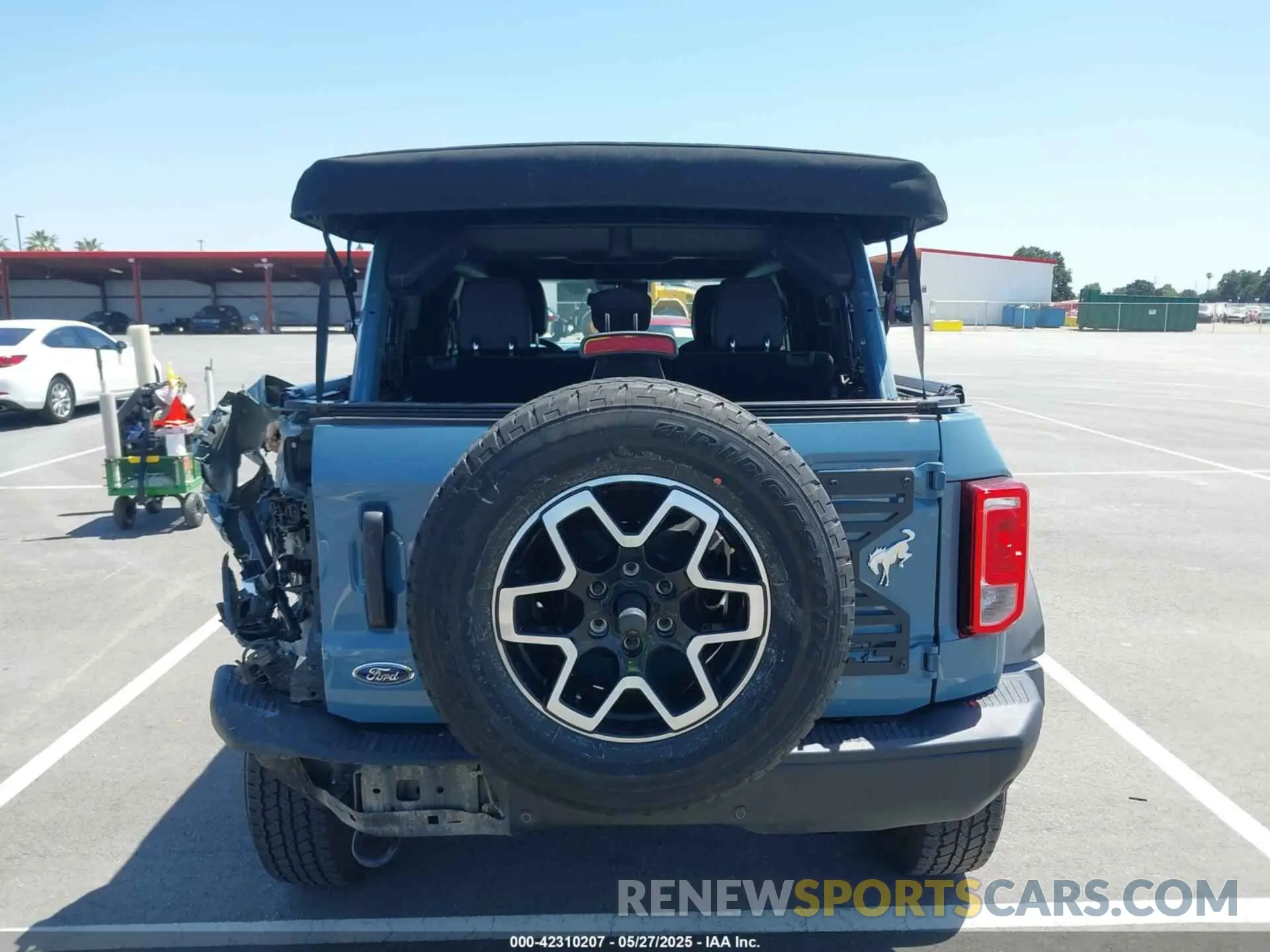 17 Photograph of a damaged car 1FMEE5DH2NLB88185 FORD BRONCO 2022