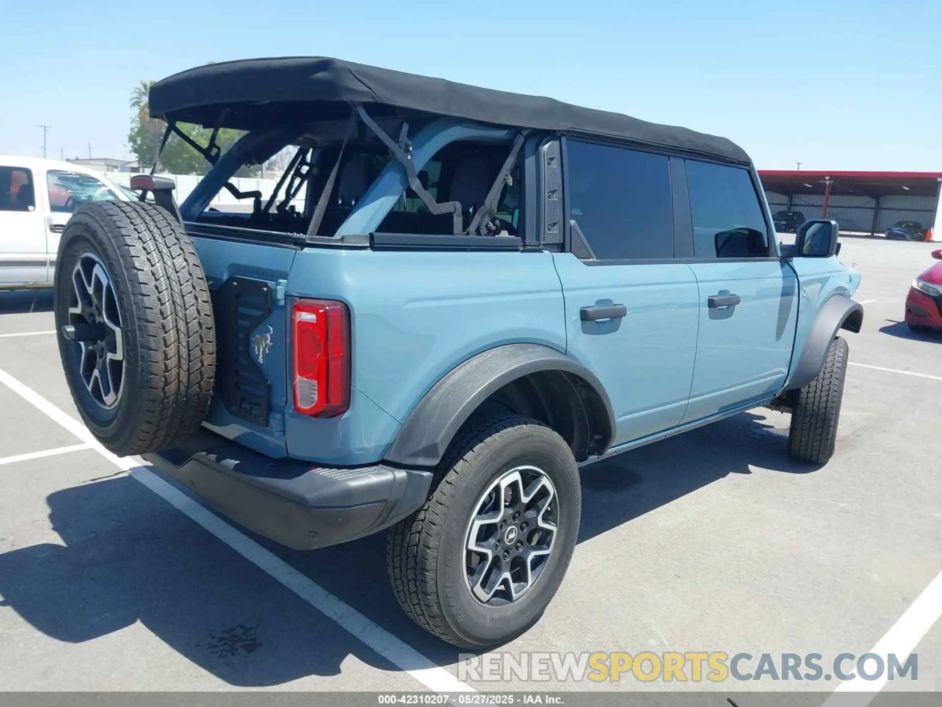 4 Photograph of a damaged car 1FMEE5DH2NLB88185 FORD BRONCO 2022