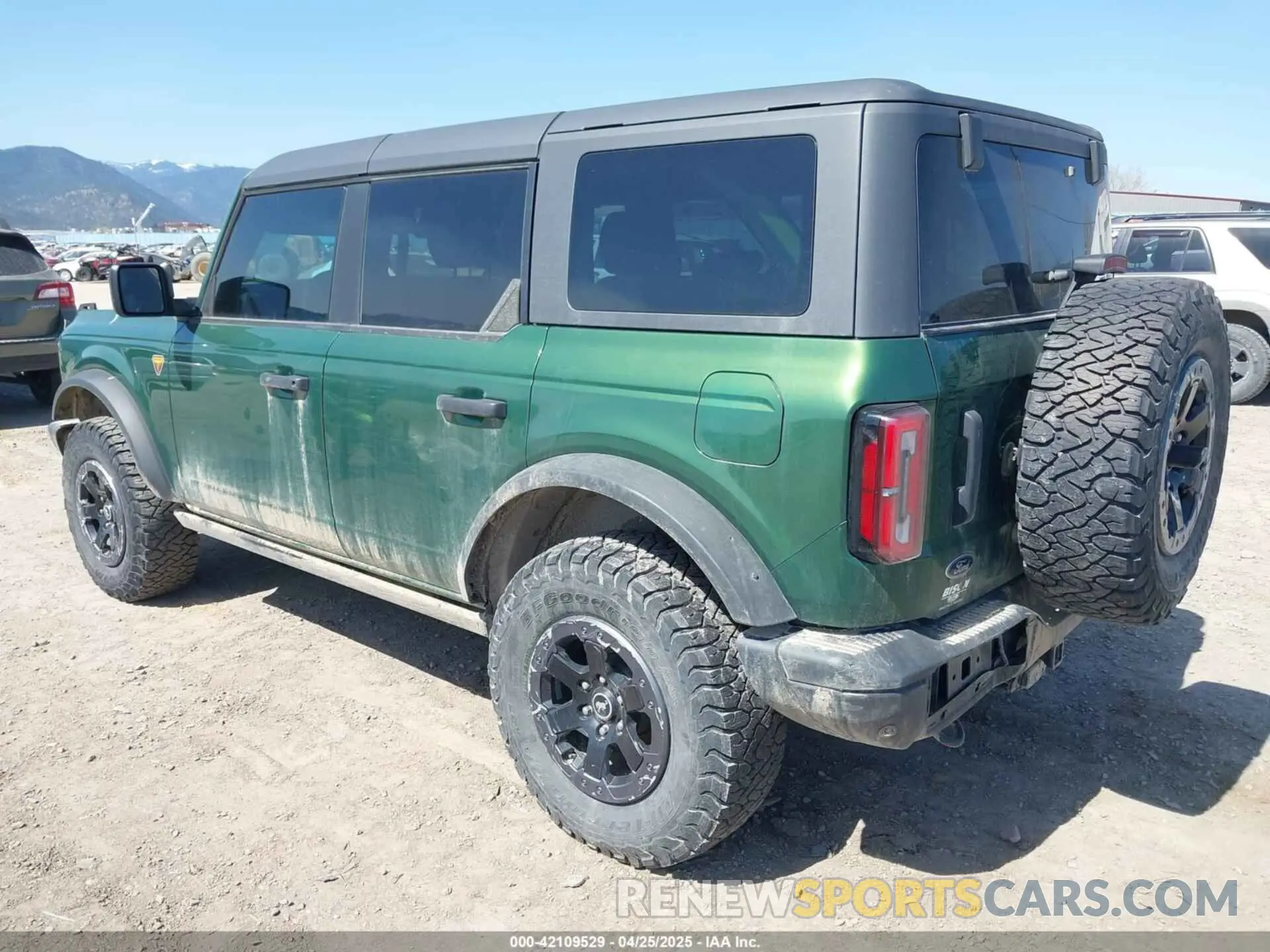 3 Photograph of a damaged car 1FMEE5DH4NLB47699 FORD BRONCO 2022