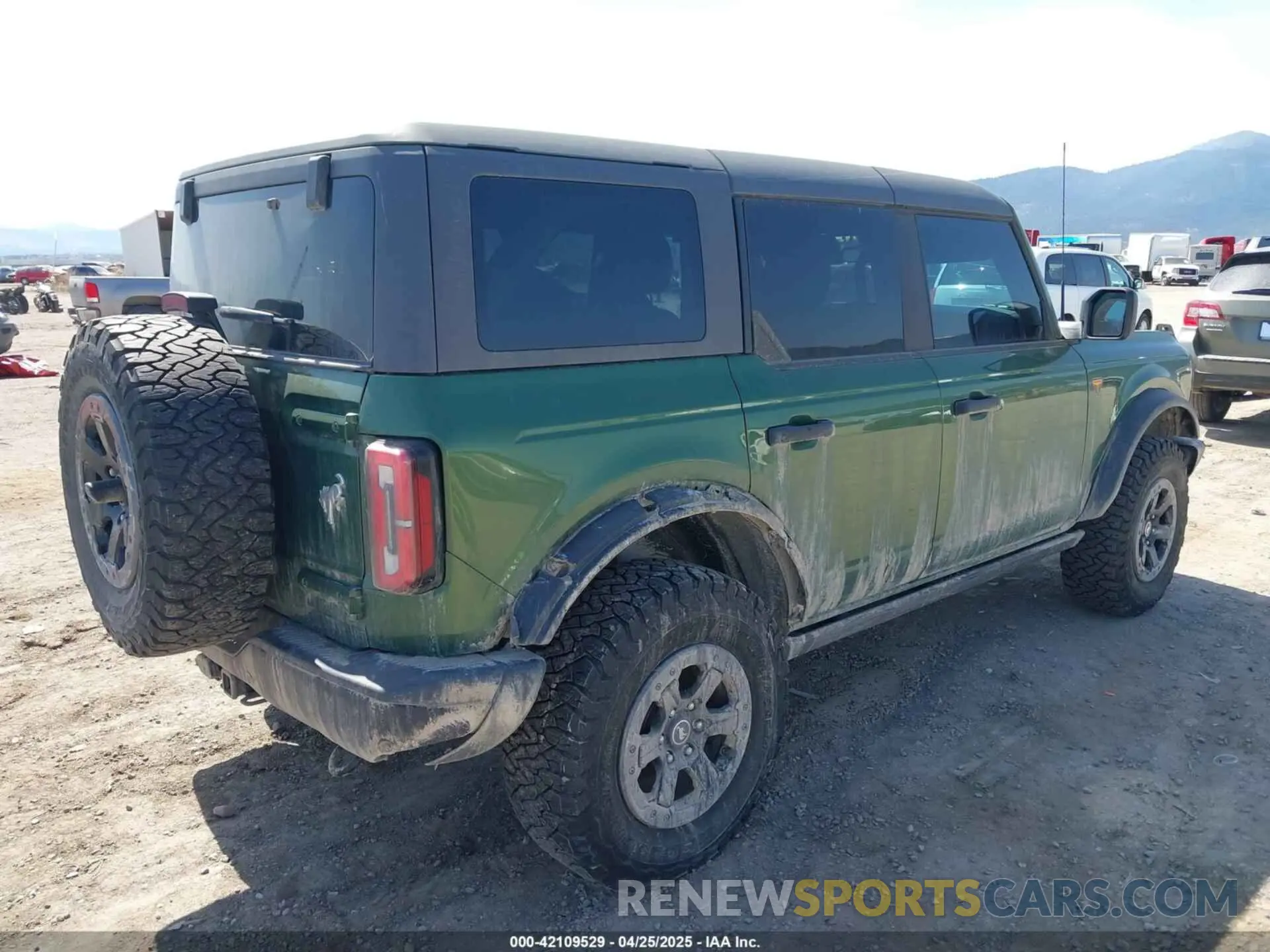 4 Photograph of a damaged car 1FMEE5DH4NLB47699 FORD BRONCO 2022