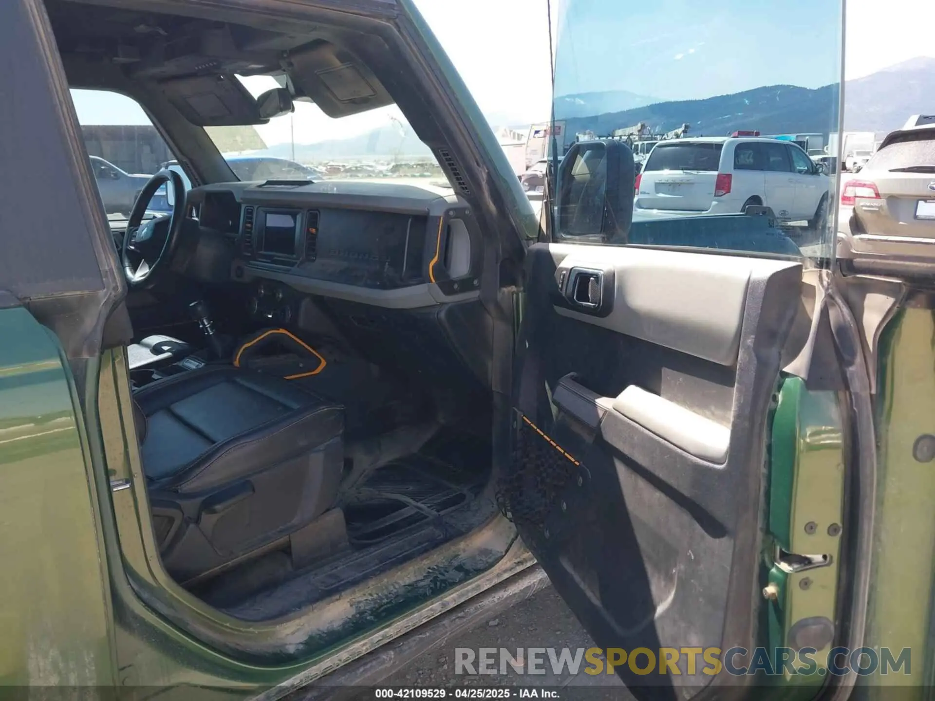 5 Photograph of a damaged car 1FMEE5DH4NLB47699 FORD BRONCO 2022