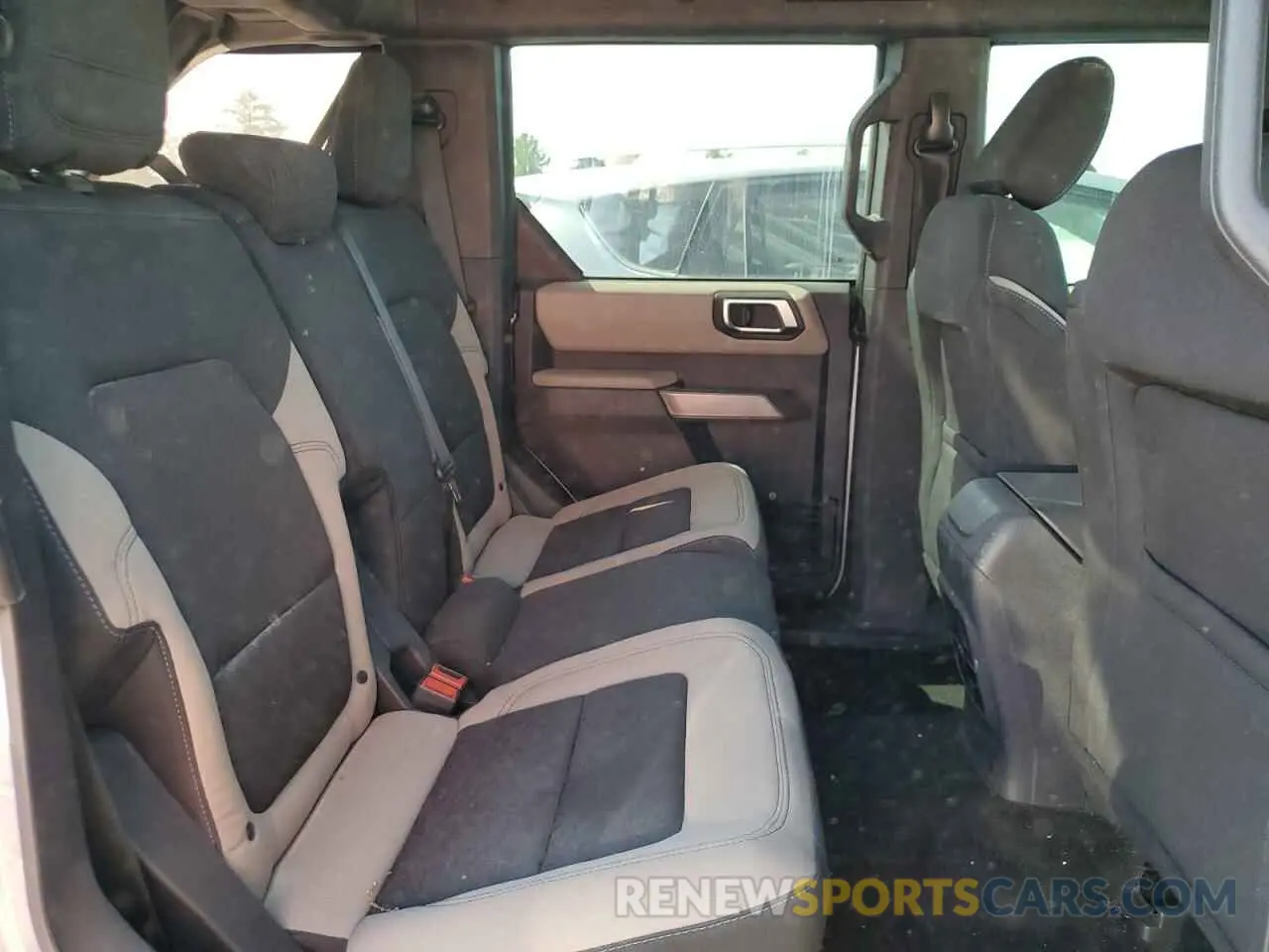11 Photograph of a damaged car 1FMEE5DP0NLA72068 FORD BRONCO 2022